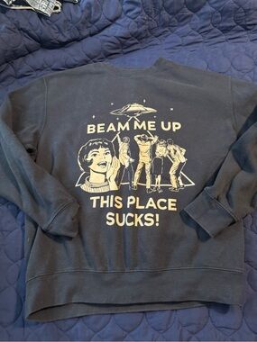 Men's Navy Crewneck Sweatshirt with Vintage Cream Graphic - Unknown Brand